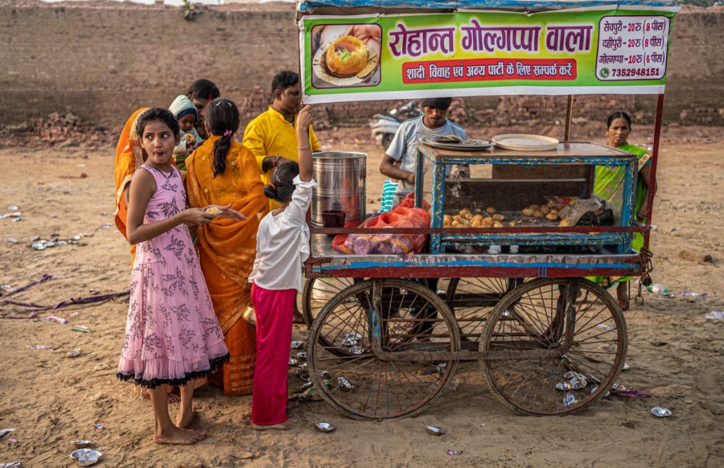 A group of women enjoy golgappa on the banks of Ganga. Photo: Hugo Ribadeau Dumas