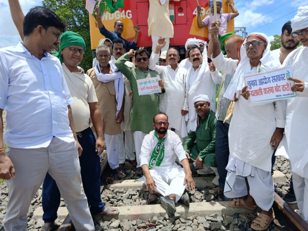 Protesters stage rail blockade against the voter list revision at Manigachhi railway station. Photo: Faiyaz Ahmad Wajeeh