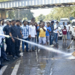 Maharashtra CM Eknath Shinde Joins 50+ Sanitation Workers to Clean Mumbai Roads — Powerful Message on Civic Duty