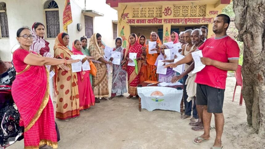 In Bihar’s SIR Drive, Many BLOs Collect Only Aadhaar and Photograph, Ignoring Other Documents