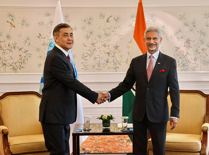 Jaishankar’s China Visit Highlights Ongoing Border Standoff in Talks With Chinese Vice President