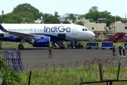 IndiGo Flight 6E Emergency: Delhi-Goa Aircraft With 177 Onboard Makes Urgent Landing in Mumbai After Mid-Air Engine Snag