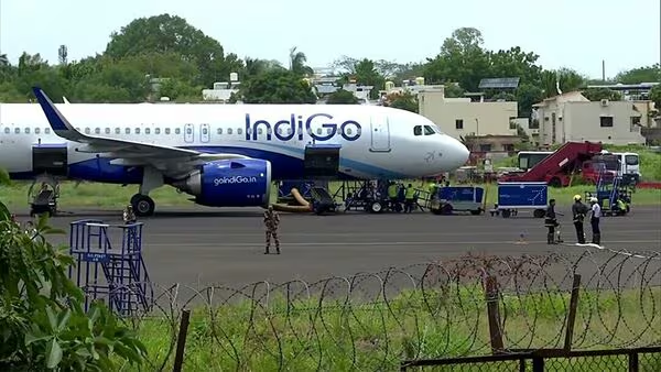 IndiGo Flight 6E Emergency: Delhi-Goa Aircraft With 177 Onboard Makes Urgent Landing in Mumbai After Mid-Air Engine Snag