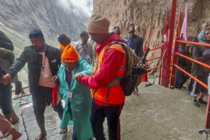 Amarnath Yatra 2025 Suspended After Torrential Rain Batters J&K; 15,000 Pilgrims Stranded, Alert Issued Across 3 Districts