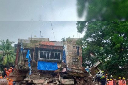 Mumbai Chawl Collapse Horror: 11 Injured, 3 Critical as 3-Storey Building Crashes Down — NDRF, Fire Brigade in Non-Stop Rescue Ops