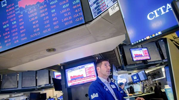 US Stock Market Slumps as Tech Giants Trigger Major Sell-Off