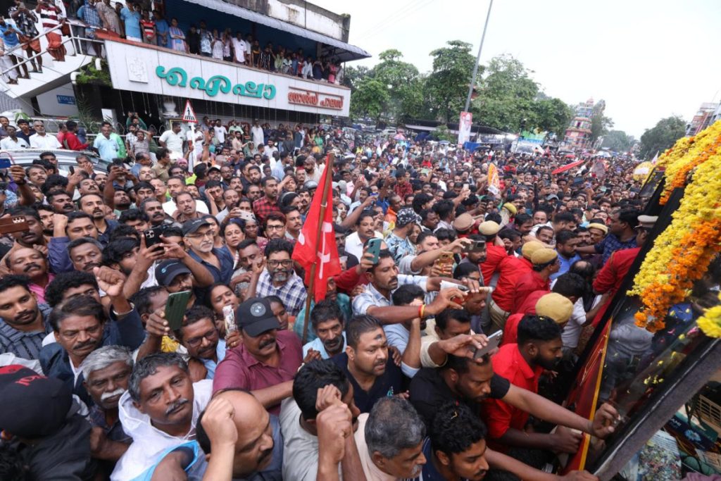 Mourners gather during Achuthanandan’s final journey.