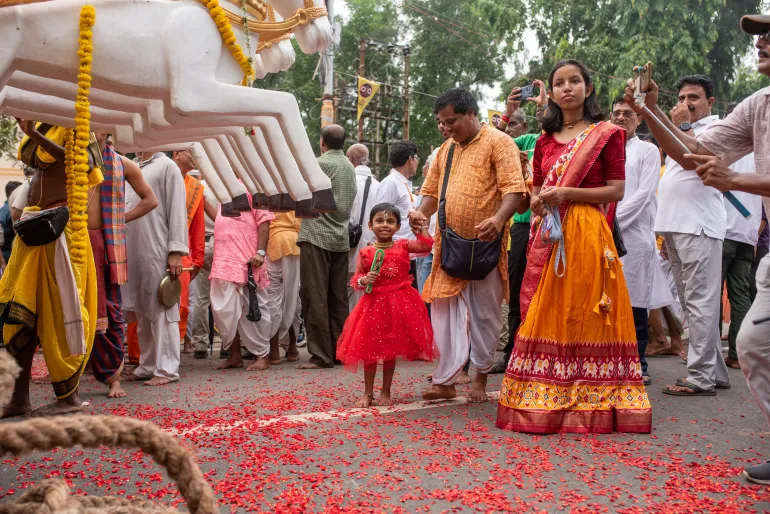 A young girl with her family visiting Digha to attend the first ever Rath Yatra at the new shrine, on May 5, 2025. Her family belongs to the organisation tasked with planning the festival