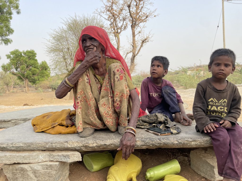 Kanku Bhil, whose pension was stopped because of biometric failures. She cannot get it started again because of data discrepancies. The family is one of the poorest in the village Kaanpura Chaurana in Ajmer.