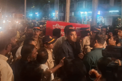 Elphinstone Bridge Closure Sparks Protest: 100+ Residents Vow Not to Leave, Block Authorities’ Plan