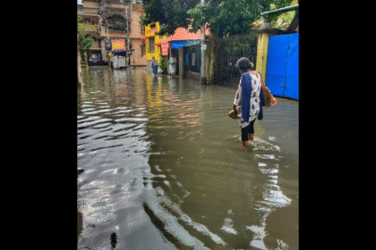 Kolkata Flood Chaos: Record-Breaking 1,423 mm Rainfall Paralyzes City, Halts Metro & Stalls ₹500-Crore Durga Puja Preparations