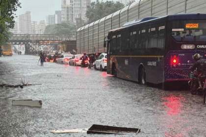Mumbai Rain Chaos: 5 Major Disruptions as BMC Issues Alert – Local Trains Delayed, Roads Flooded, Traffic at Standstill