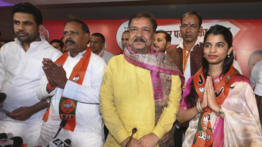 Folk Sensation Maithili Thakur Joins BJP Ahead of Bihar Elections 2025 — Big Boost for Party’s Cultural Outreach