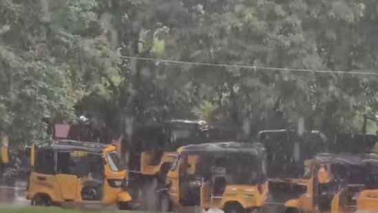 Diwali Deluge: Heavy Rain Lashes Chennai, Floods Roads and Airport Runways — 120+ Flights Delayed Amid Chaos