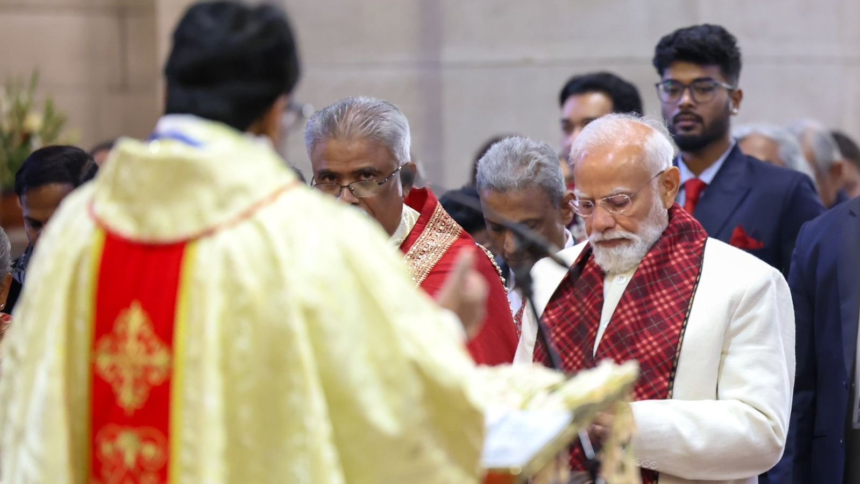 5 Powerful Moments: PM Modi Joins Christmas Service, Offers Prayers & Message of Unity | National Highlights