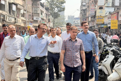 Mumbai Crackdown: 100% Footpaths Cleared of Illegal Hawkers as BMC Chief Bhushan Gagrani Leads Surprise Dadar Inspection