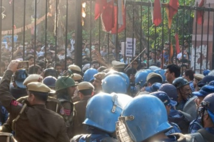 5 Injured in JNUSU Protest Clash: Police vs Students Face-Off Turns Violent, FIR Filed After Shocking Campus Chaos at Jawaharlal Nehru University