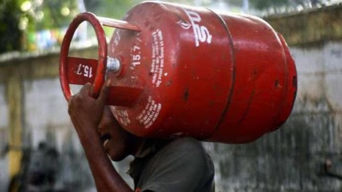 5 Big Updates: Government Responds To LPG Cylinder Shortage Hitting Mumbai & Bengaluru Eateries
