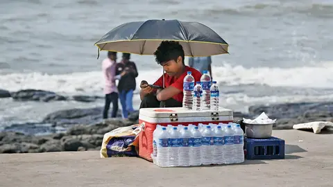 Mumbai Heat Alert: Temperature Hits 36°C, IMD Forecasts Clear Sunny Skies
