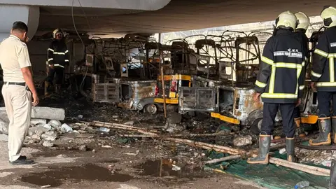 Mumbai: Eleven Autorickshaws Damaged in Fire at Ghatkopar (2026 Incident Report)