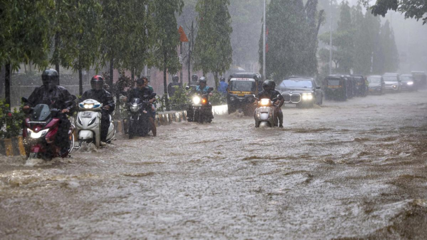 Mumbai Rain Alert: Red Alert Issued for 3 Days (July 4–6) as Heavy Rain Batters Mumbai and Thane